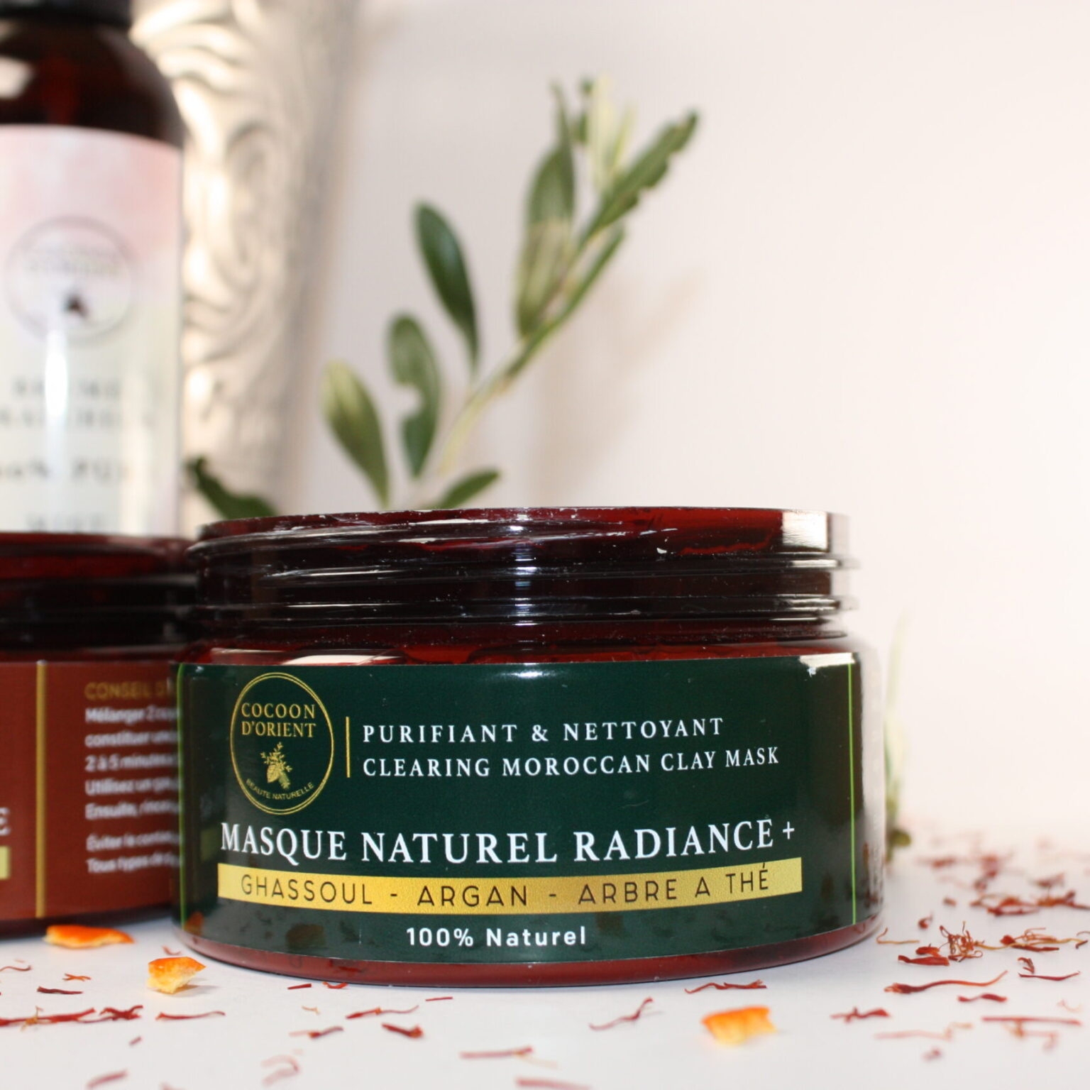 Application du Masque Radiance Plus avec Rhassoul, Huile d'Argan et Arbre à Thé